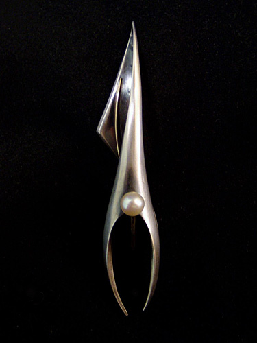 Brooch, silver and gold with a pearl